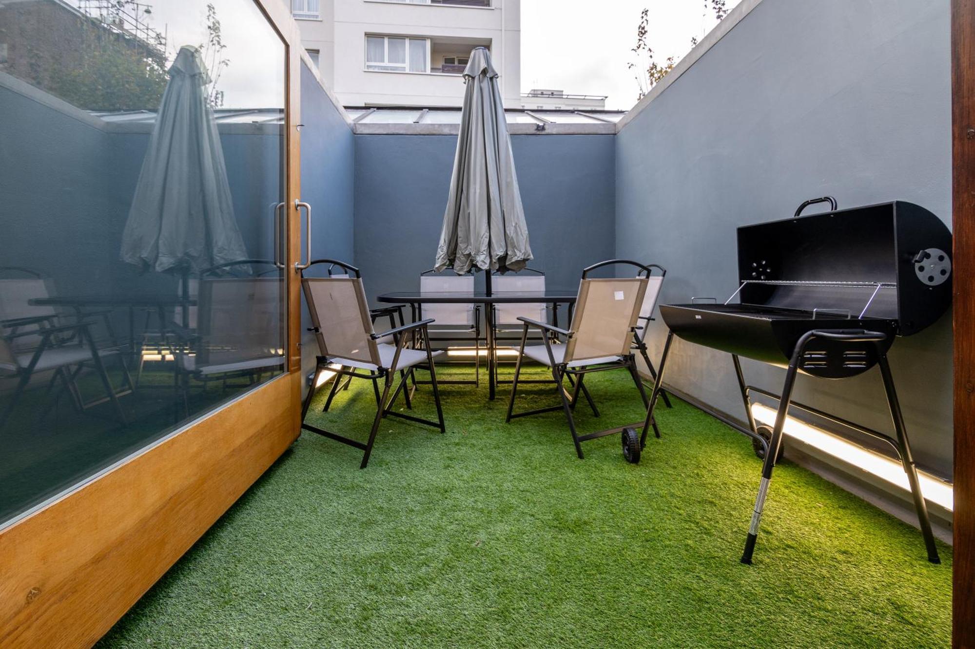 The Deluxe Barbican Duplex Лондон Экстерьер фото