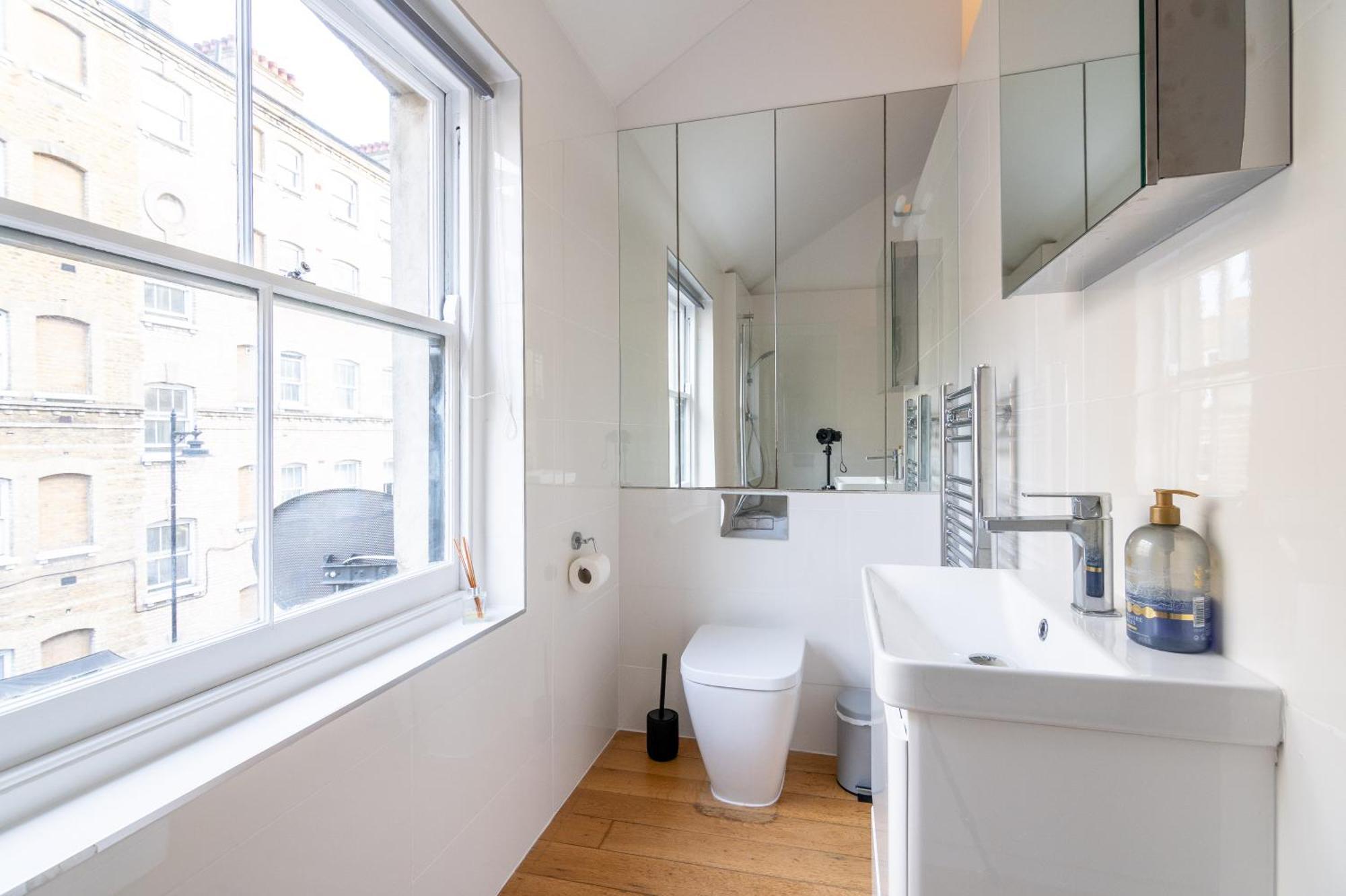 The Deluxe Barbican Duplex Лондон Экстерьер фото