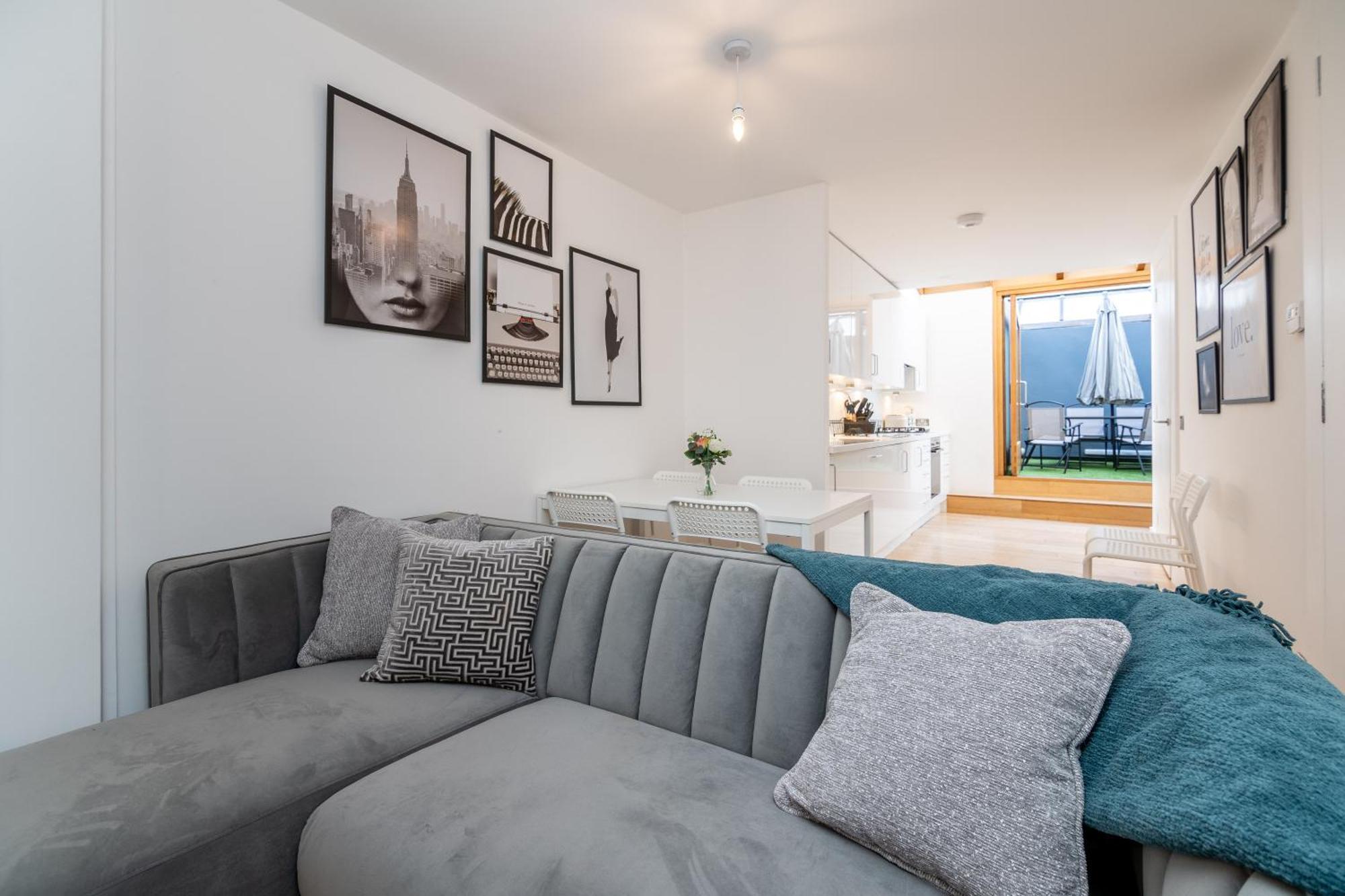 The Deluxe Barbican Duplex Лондон Экстерьер фото
